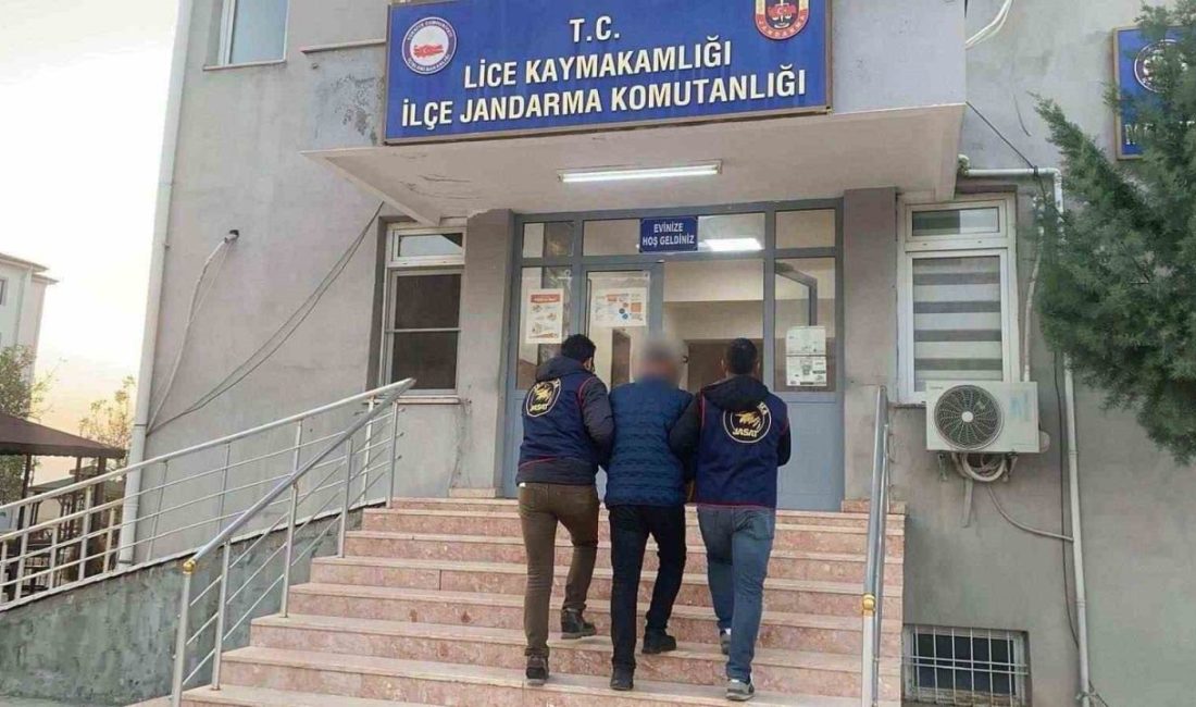 Diyarbakır’da 32 yıl kesinleşmiş hapis cezası bulunan şahıs yakalandı Diyarbakır’ın Lice ilçesinde jandarma ekiplerince düzenlenen operasyonda, uyuşturucu madde imal