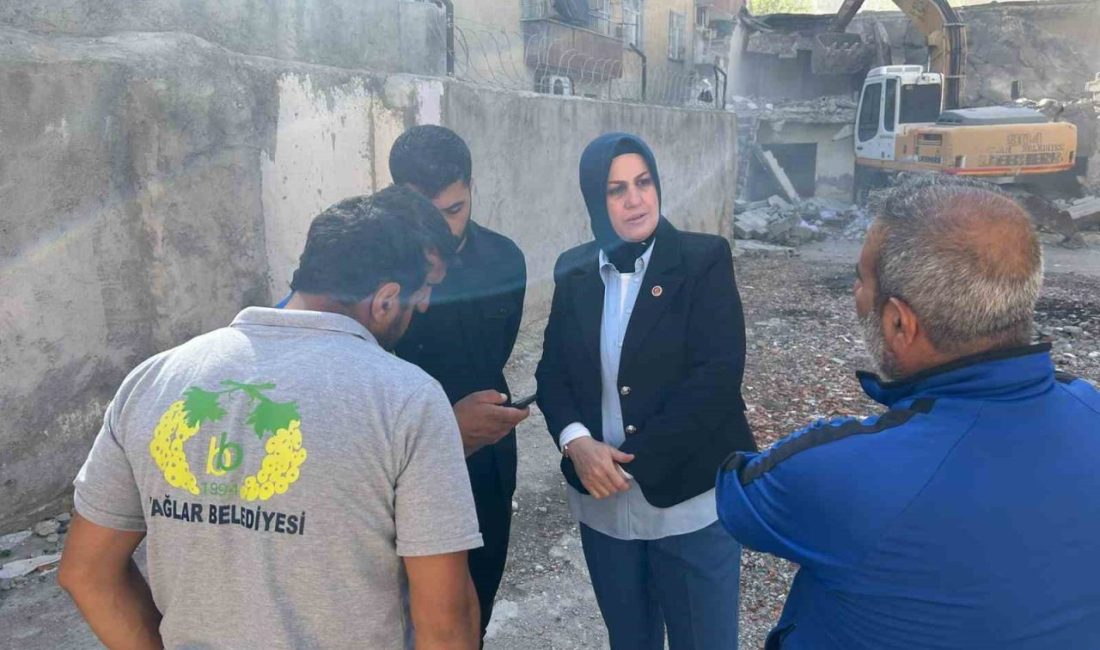 Diyarbakır’da metruk binalar yıkılıyor Diyarbakır’ın Bağlar ilçesi Muradiye Mahallesi’ndeki metruk binalar, muhtarın mücadeleleri sonucu