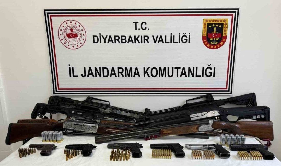 Diyarbakır’da jandarma ekipleri tarafından düzenlenen operasyonlarda 18 adet ruhsatsız tabanca,