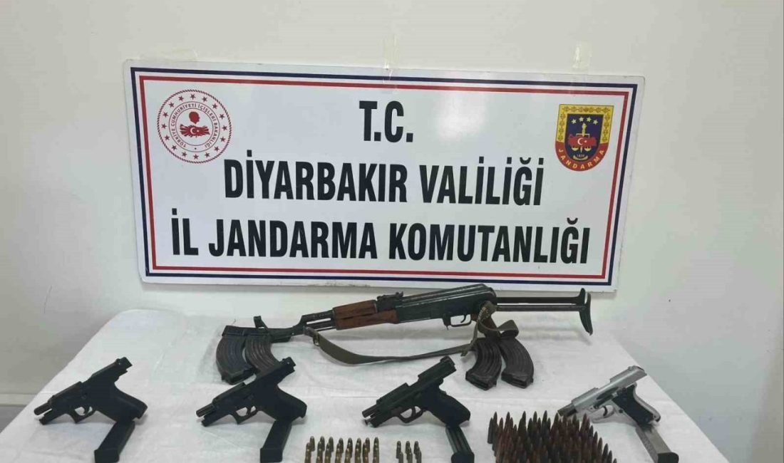 Diyarbakır’da silah kaçakçılığı operasyonu Diyarbakır’ın Çınar ilçesinde düzenlenen silah kaçakçılığı operasyonunda 5 ruhsatsız silah