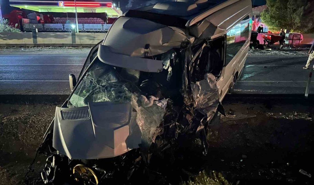 Diyarbakır’ın Hani ilçesinde yolcu minibüsü ile tankerin çarpışması sonucu meydana