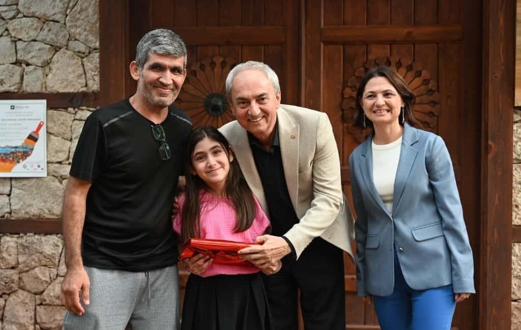 Dokumapark’ta çocukların gelecek şehir hayalleri tuvallere yansıdı Dünya Şehircilik Günü kapsamında düzenlenen “Benim Şehrim, Benim Geleceğim” konulu