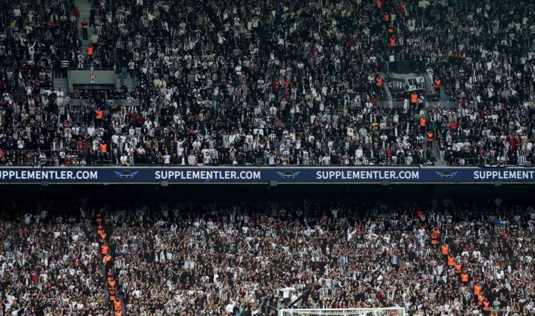 Dolmabahçe’de Svensson, Jurasek ve Mert’e tepki Beşiktaşlı taraftarlar, Gençlerbirliği müsabakasında David Jurasek, Jonas Svensson ve kaleci