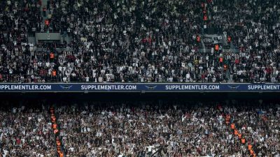 Beşiktaşlı taraftarlar, Gençlerbirliği müsabakasında David Jurasek, Jonas Svensson ve kaleci