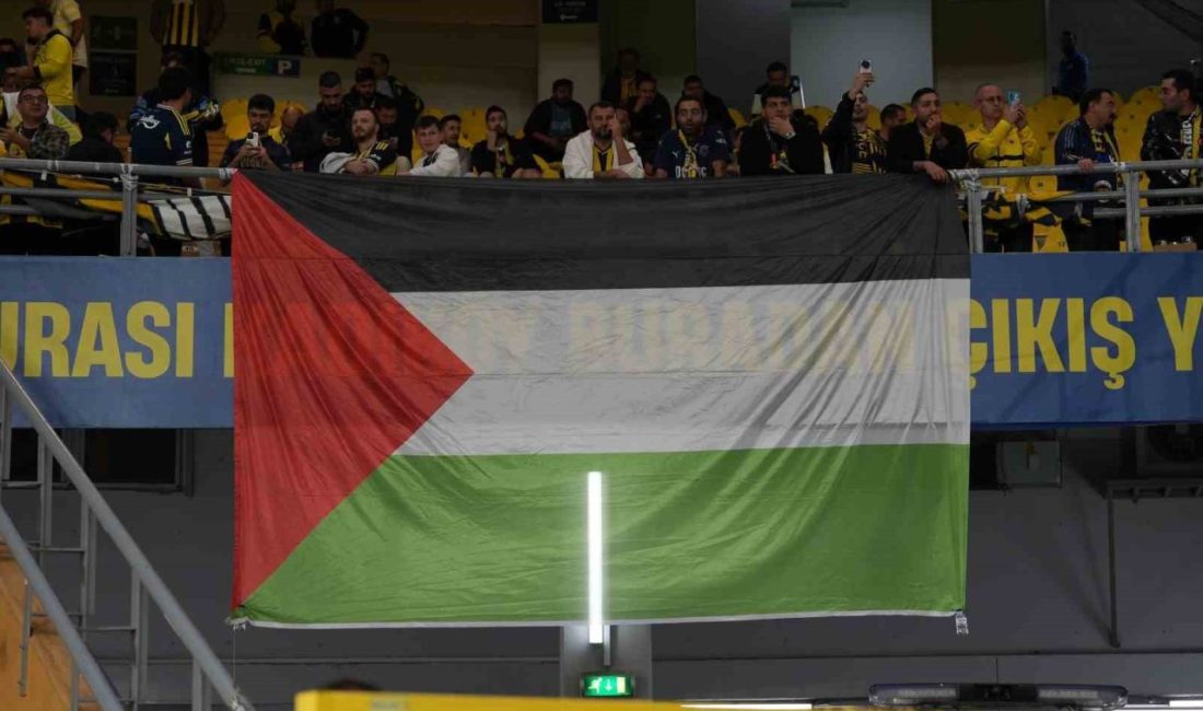 Fenerbahçe Teknik Direktörü Domenico Tedesco, UEFA Avrupa Ligi’nde karşılaştıkları Nice