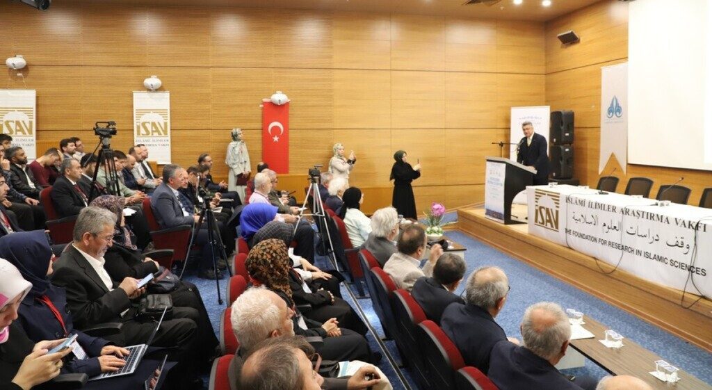 Kütahya Dumlupınar Üniversitesi’nde (DPÜ), “Postmodernizm, Toplumsal Değişim ve Din” başlıklı