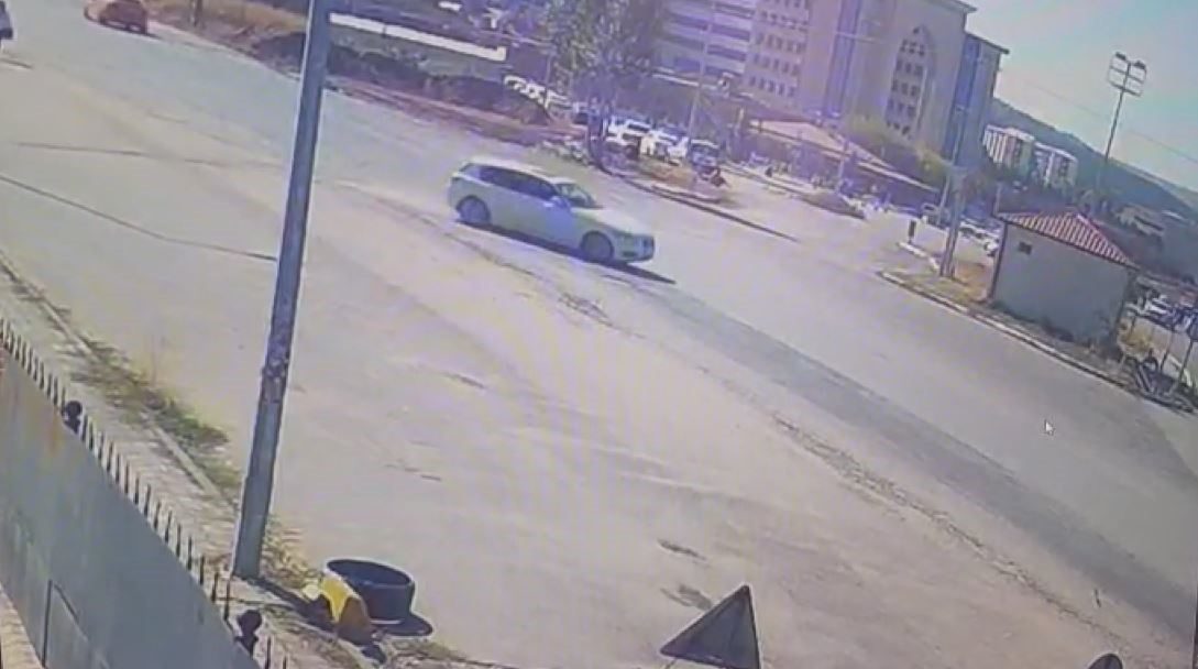 Drift atan sürücüye 46 bin TL para cezası uygulandı Sivas’ta bir otomobil sürücüsü trafik güvenliğini tehlikeye düşürerek drift attı.