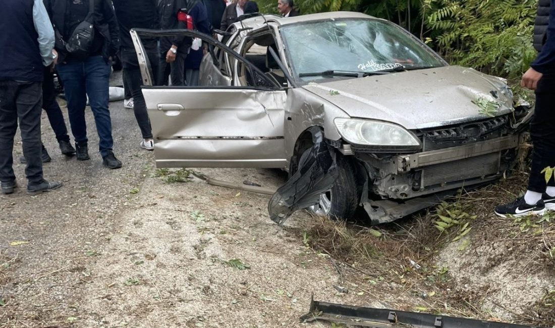 Düğün konvoyunda direksiyon hakimiyetini kaybeden araç şarampole yuvarlandı; 1 ölü 4 yaralı Denizli’nin Buldan ilçesinde düğün konvoyunda bulunan otomobil direksiyon hakimiyetini kaybetmesi