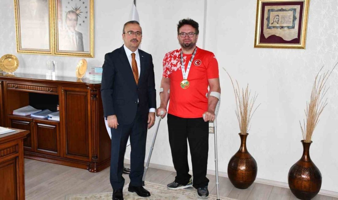 Eskişehir Mustafa Kemal Atatürk Mesleki ve Teknik Anadolu Lisesi’nde memur