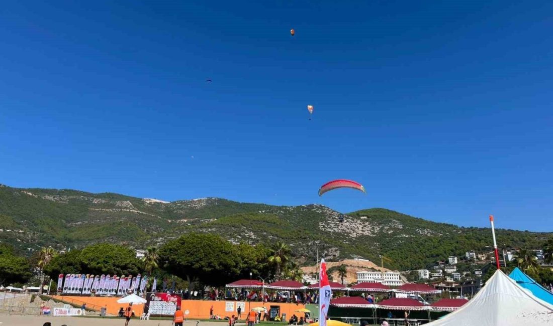 13. Dünya Yamaç Paraşütü Hedef Şampiyonası, Antalya’nın Alanya ilçesinde düzenleniyor.
