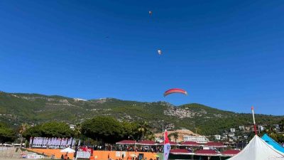 13. Dünya Yamaç Paraşütü Hedef Şampiyonası, Antalya’nın Alanya ilçesinde düzenleniyor.