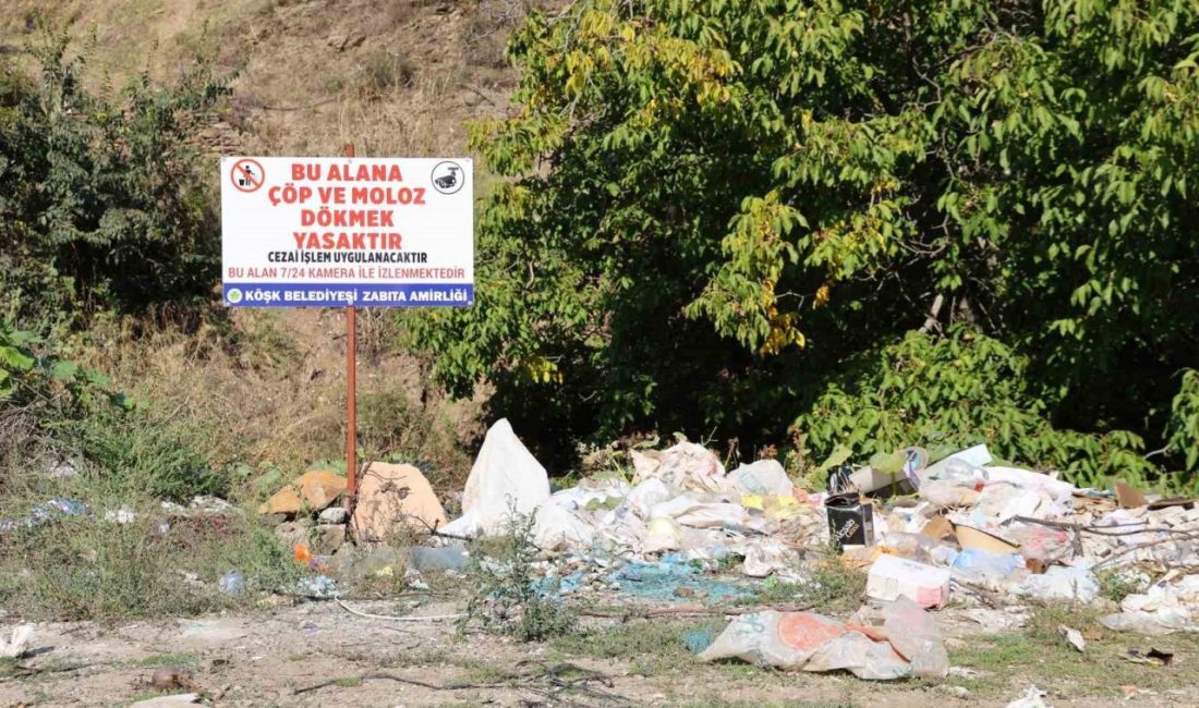 Uyarı tabelalarına rağmen Köşk’ün Cumayanı Mahallesi yolu üzerindeki alan çöplüğe