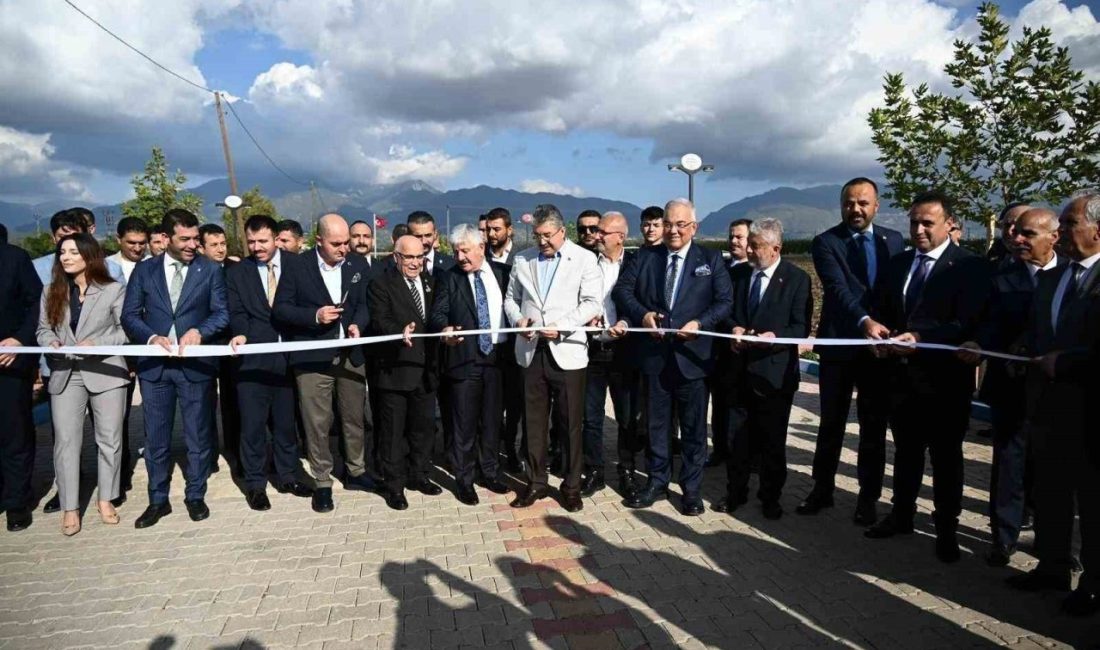 Osmaniye’nin Düziçi ilçesine bağlı Böcekli beldesinde, yapımı tamamlanan caddeye, Sağlık