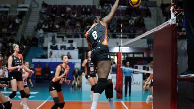 Eczacıbaşı Dynavit, Vodafone Sultanlar Ligi’nin 2. haftasında deplasmanda İlbank’ı 15-25,