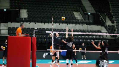 Eczacıbaşı Dynavit, Vodafone Sultanlar Ligi’nin 3. haftasında yeni evinde ilk