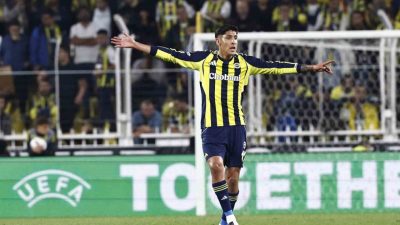 Fenerbahçe’nin Meksikalı futbolcusu Edson Alvarez, sakatlığını atlattı ve 5 maç