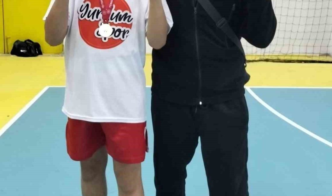 Eskişehir’de düzenlenen 29 Ekim Kick Boks Cumhuriyet Kupası müsabakalarının şampiyonu