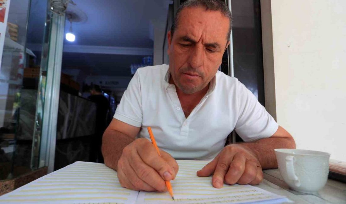 Antalya’da 48 yaşındaki Fuat Aydın, ehliyet sahibi olabilmek için okuma-yazma