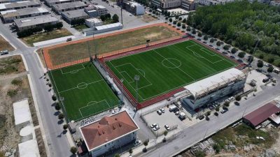 Sakarya Büyükşehir Belediyesi tarafından yenileme çalışmaları tamamlanan Ekrem Karaberberler Futbol