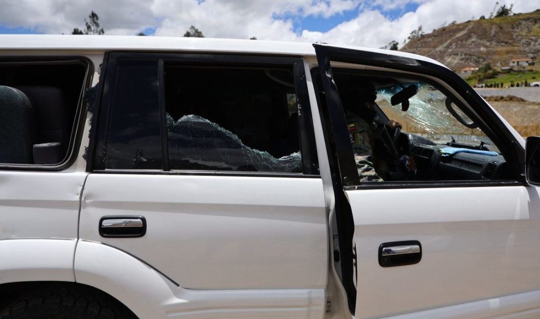 Ekvador Devlet Başkanı Daniel Noboa’nın aracına taşlı ve silahlı saldırı