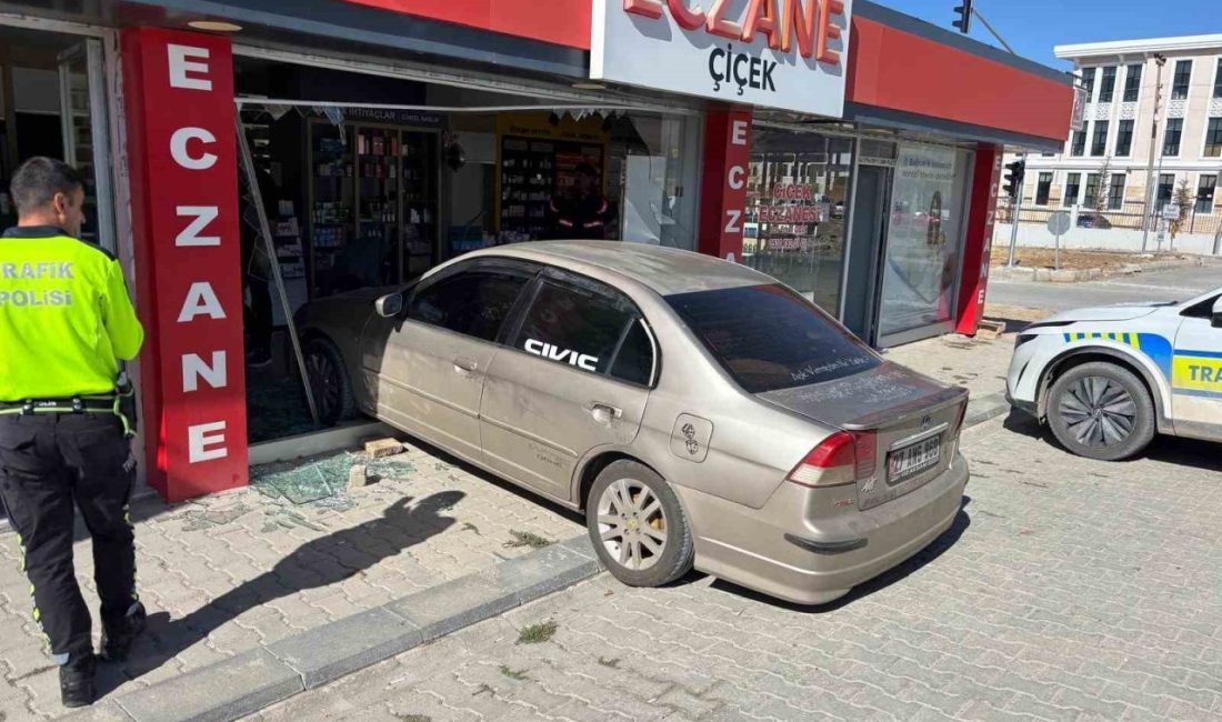 Malatya’nın Doğanşehir ilçesinde park halindeki bir araç, el freninin tam