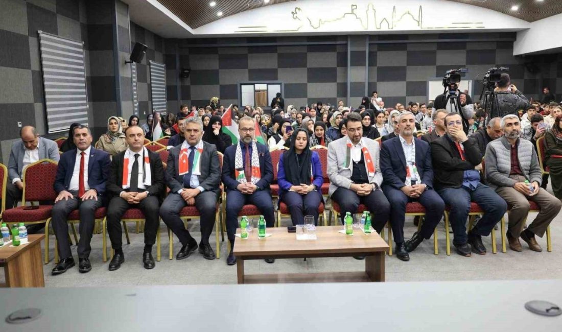 Elazığ’da İmam Hatip liseleri tarafından ’Filistin Gecesi’ programı düzenlendi. İmam