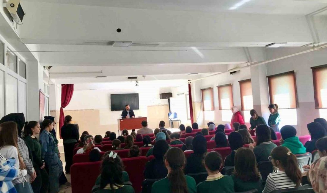 Elazığ’da İmam Hatipliler Haftası programı Elazığ’da 13-21 Ekim İmam Hatipliler haftası nedeniyle Şehit Hüseyin Göral