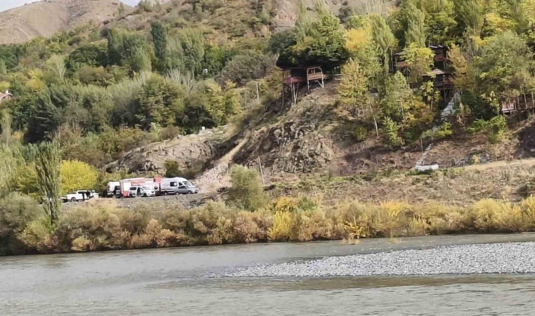 Elazığ’ın Palu ilçesinde Beyhan Barajı’nın kapaklarının açılmasıyla Murat Nehri’in ortasında