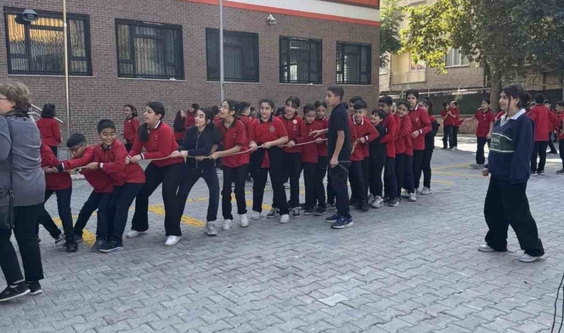 Elazığ’da öğrencilerin geleneksel oyunlar oynaması, renkli görüntüler oluşturdu. Elazığ Mezre