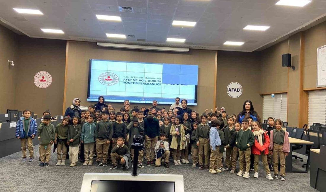 Elazığ’da ilkokulu öğrencilerine afet farkındalık eğitimi verildi. Elazığ İlkokulu öğrencileri,