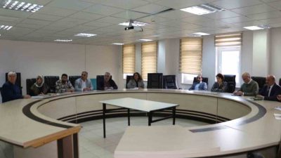 Elazığ’da düzenlenen toplantıda il genelindeki hastanelerde gerçekleştirilen hizmetler değerlendirildi. Elazığ