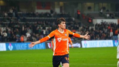 Başakşehirli Eldor Shomurodov, Kocaelispor karşısında 90+1. dakikada penaltıdan fileleri havalandırarakk