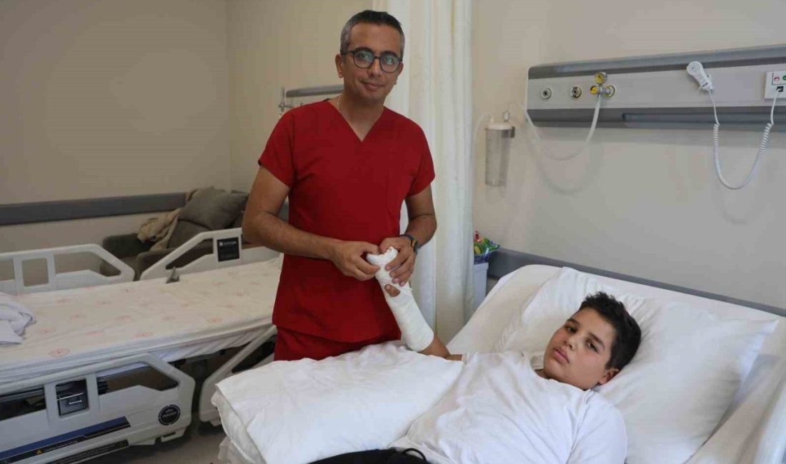 Hatay’da elini üzüm sıkma makinesine sıkıştırarak 2 parmağı kopan 13