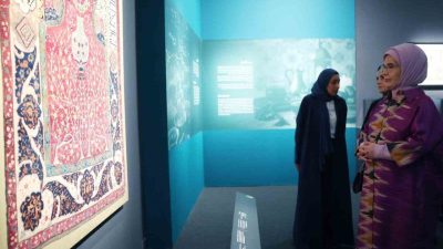 Cumhurbaşkanı Recep Tayyip Erdoğan’ın eşi Emine Erdoğan, Katar’da İslam Eserleri