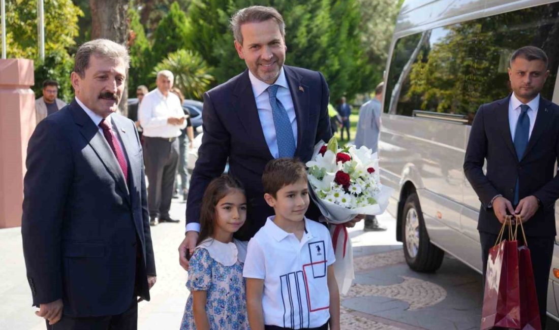 Enerji ve Tabii Kaynaklar Bakanı Alparslan Bayraktar, bir dizi ziyaret