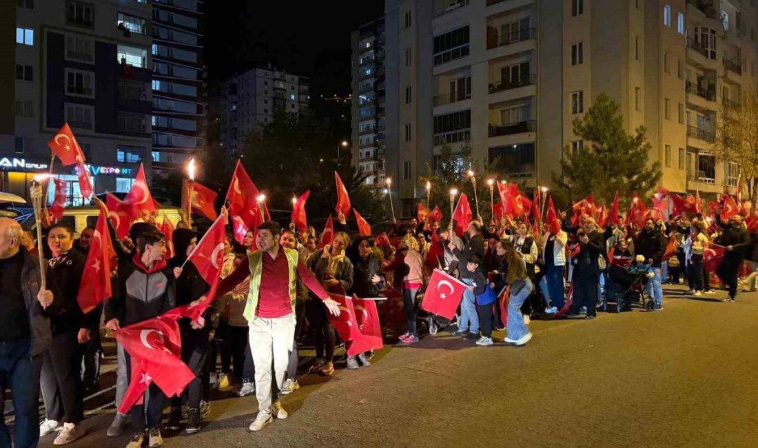Erciyes Koleji, 29 Ekim Cumhuriyet Bayramı dolayısıyla fener alayı yürüyüşü