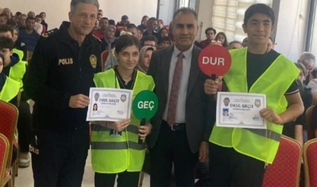 Konya’nın Ereğli ilçesinde, öğretmen, öğrenci, veli ve okul geçit görevlilerine