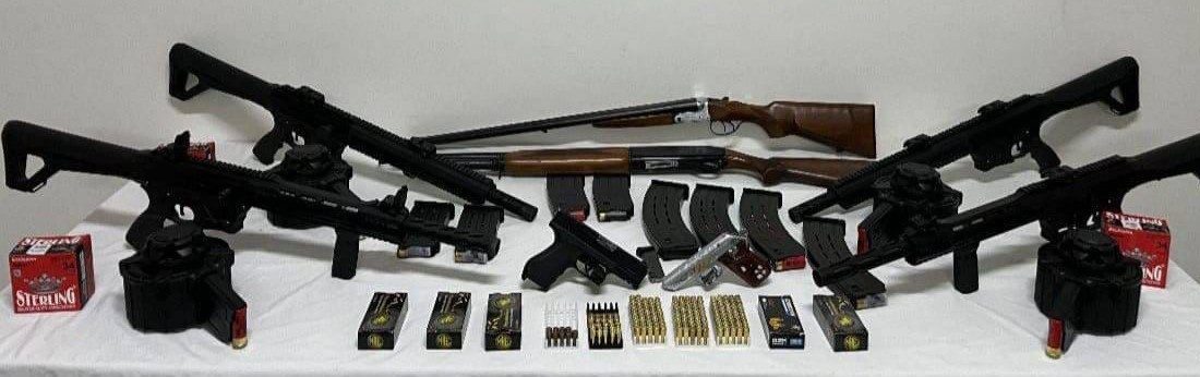 Tekirdağ’ın Ergene ilçesinde bir çiftliğe düzenlenen operasyonda ruhsatsız silahlar ele