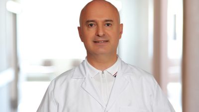 Meme kanserinin yalnızca kadınlarda değil, erkeklerde de görülebileceğine dikkat çeken