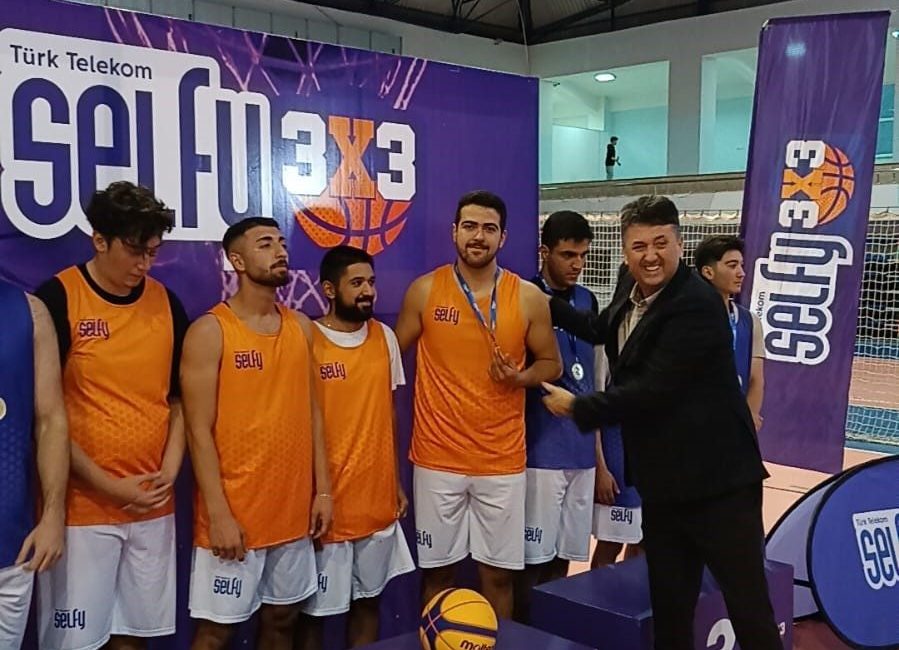 Erciyes Üniversitesi’nde düzenlenen ve birbirinden heyecanlı maçlara sahne olan 3X3