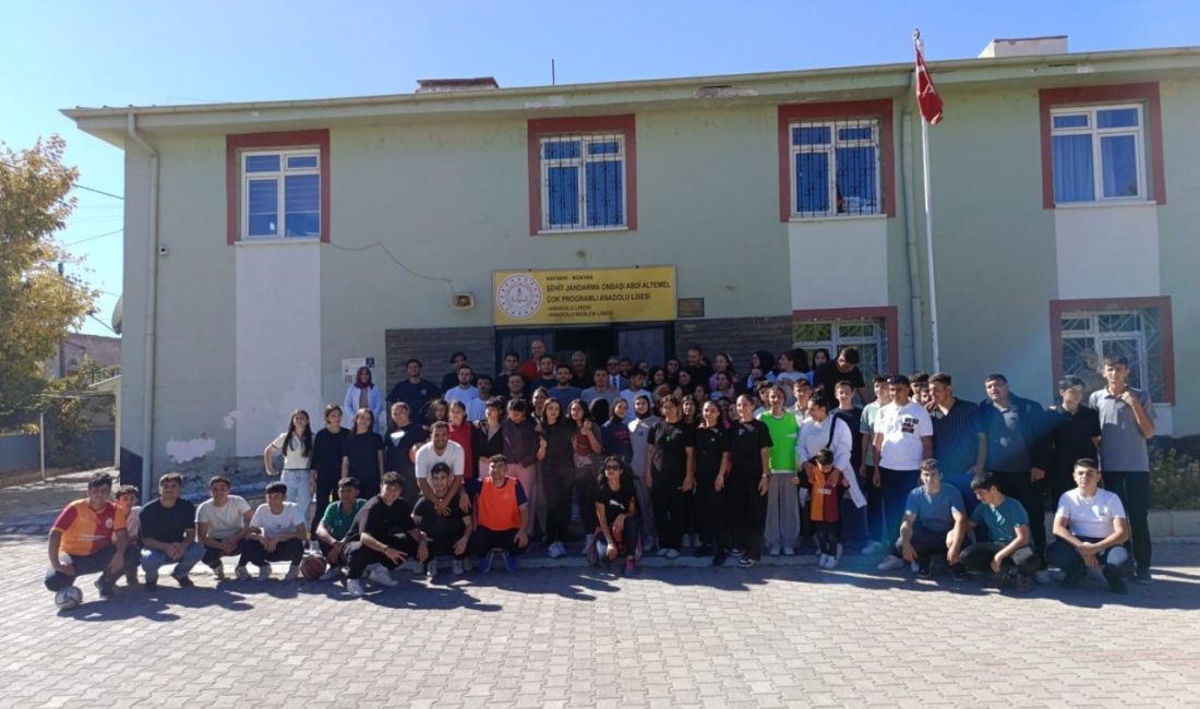 Erciyes Üniversitesi (ERÜ) Spor Bilimleri Fakültesi Öğretmenlik Bölümü öğrencileri Topluma