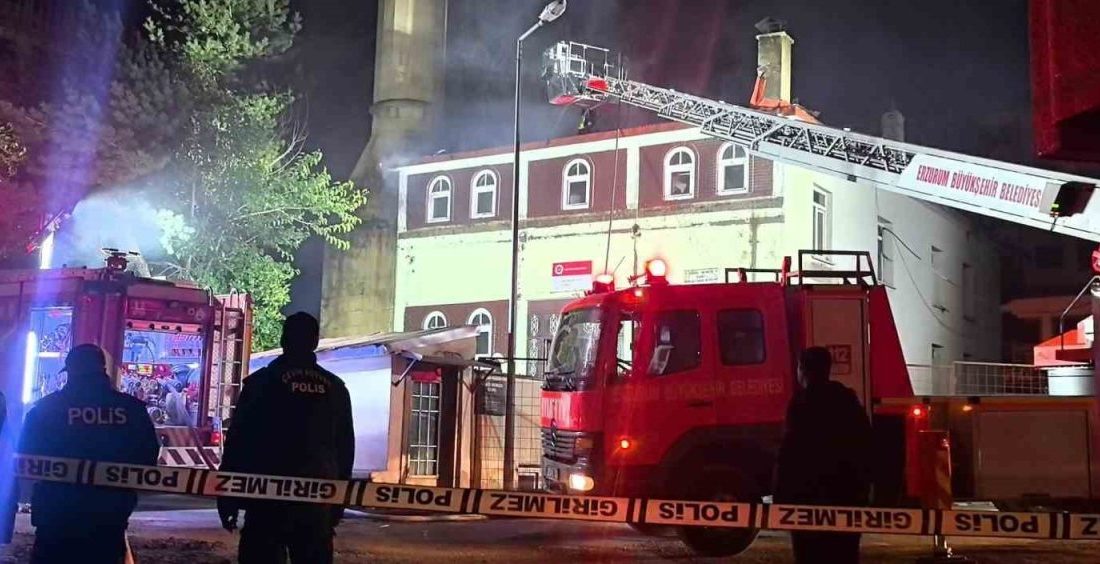 Erzurum’da Cami yangını korkuttu Erzurum’da camide çıkan yangın paniğe neden oldu. Yakutiye ilçesi Aşağı