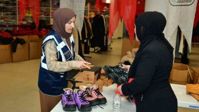 Esenyurt Belediyesi bünyesinde faaliyet gösteren Derman Çarşı, ihtiyaç sahibi vatandaşların