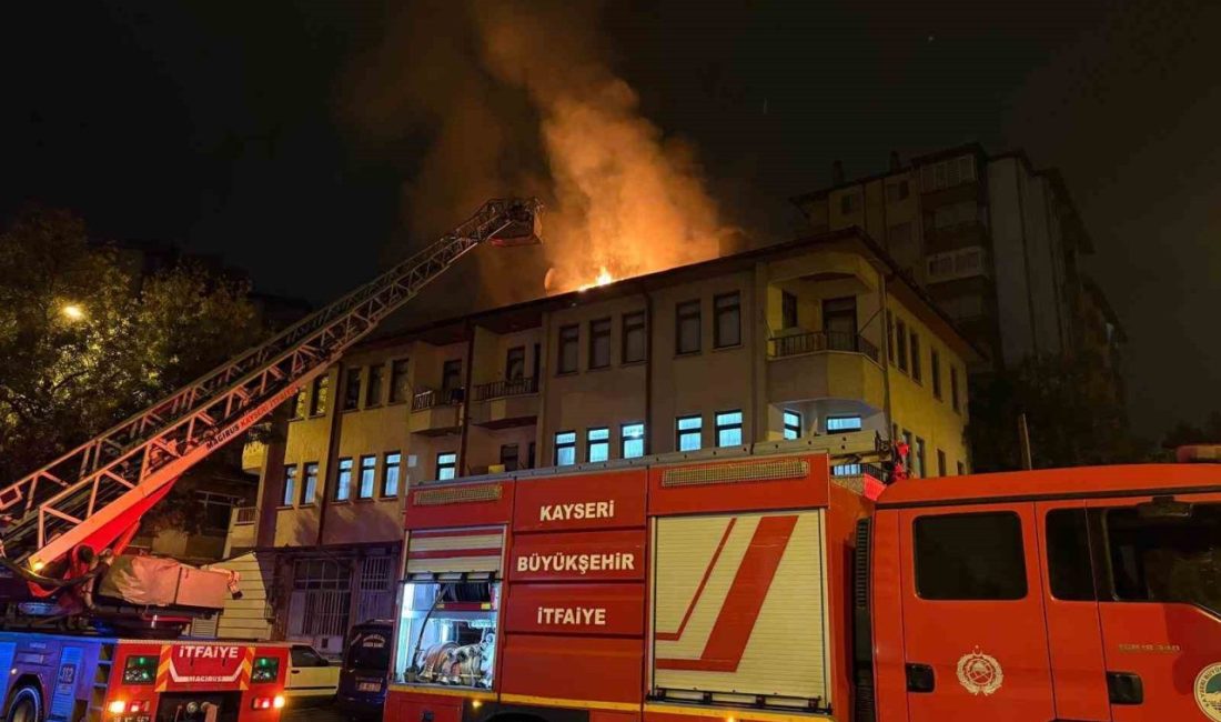 Eşi eve almayınca sinirlenip, binanın çatısını yaktı: 1 gözaltı Kayseri’nin Melikgazi ilçesinde iddiaya göre eşiyle kavga ettikten sonra eve