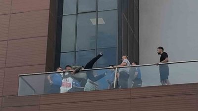 Antalya’ya eşinin tedavisi için gelen ve yaşadıkları tartışma sonrası kaldığı