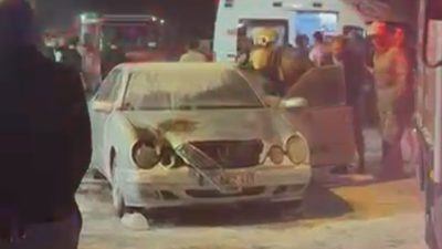 İzmir’in Bornova ilçesinde bir kişi, iddiaya göre eşiyle yaşadığı sorunlar