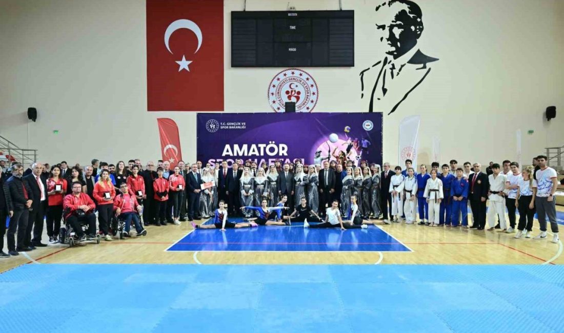 Eskişehir’de düzenlenen ’Amatör Spor Haftası’ açılış programında konuşan Vali Hüseyin