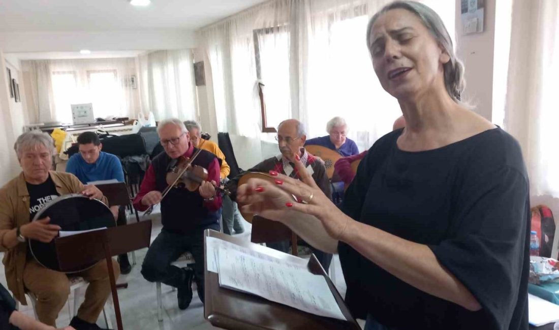 Eskişehir’de Türk Sanat Müziği Korosu kuruldu Eskişehirli Bestekâr Hüseyin Erbay yönetiminde Eskişehir’de Türk Sanat Müziği Korosu