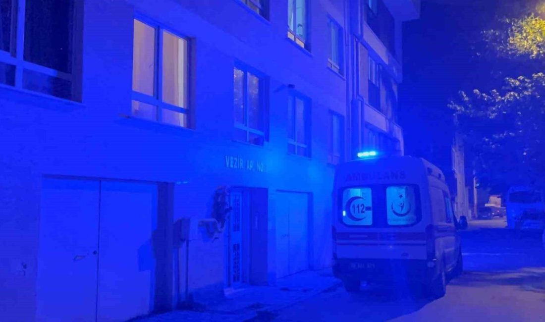 Eskişehir’de yaşlı adam evinde ölü bulundu Eskişehir’de yaşlı bir adam yalnız yaşadığı evinde ölü bulundu. Şahsın