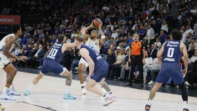 Fenerbahçe Beko, Euroleague’in 6. hafta maçında deplasmanda A. Efes’i 79-69